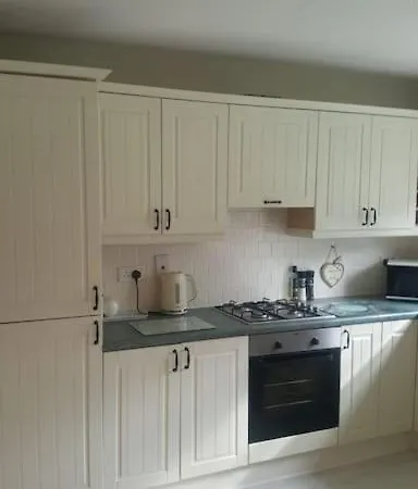 Hotel 4 Bed Detached House In *
