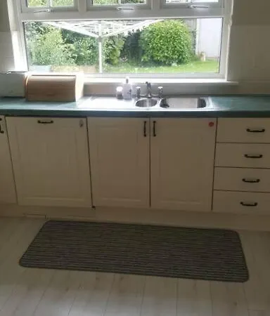 Hotel 4 Bed Detached House In *