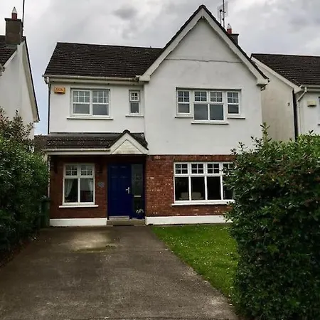 4 Bed Detached House In Hotel *