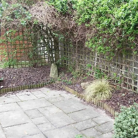 Hotel 4 Bed Detached House In *